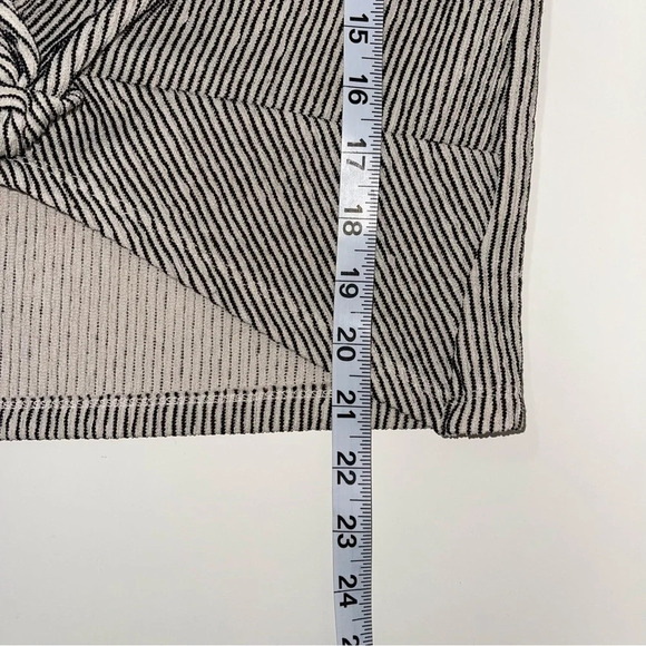 Ann Taylor Factory Cream & Black Striped Knot Hem Textured Top Small Women’s - Picture 7 of 10